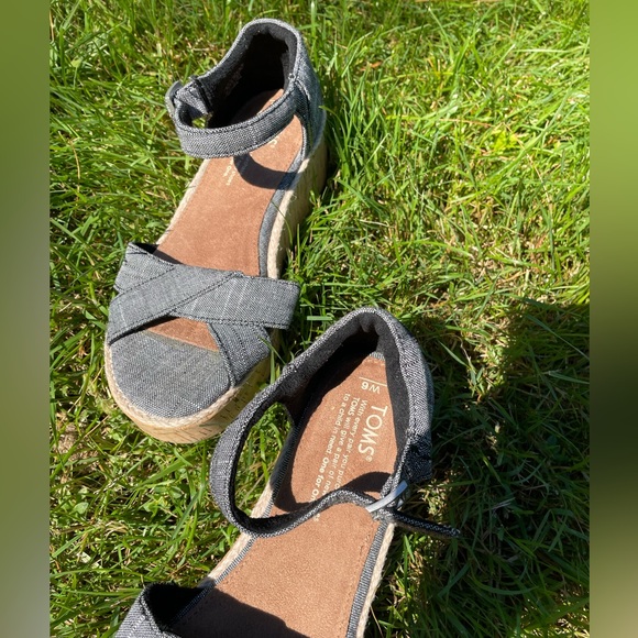Womens TOMS sandal wedges size 6 - Picture 3 of 4